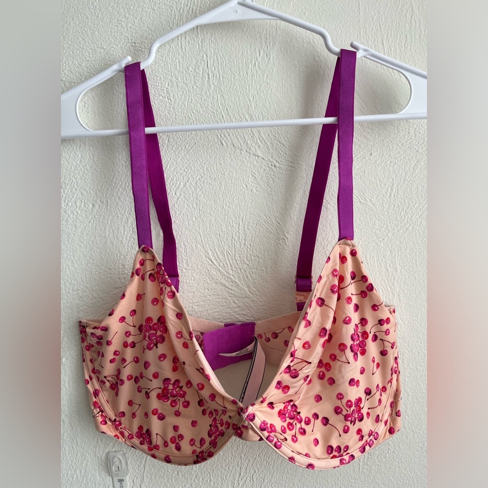 NWOT Victoria’s Secret “Unlined Demi” Bra